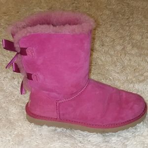UGGS/ PINK BAILEY BOW